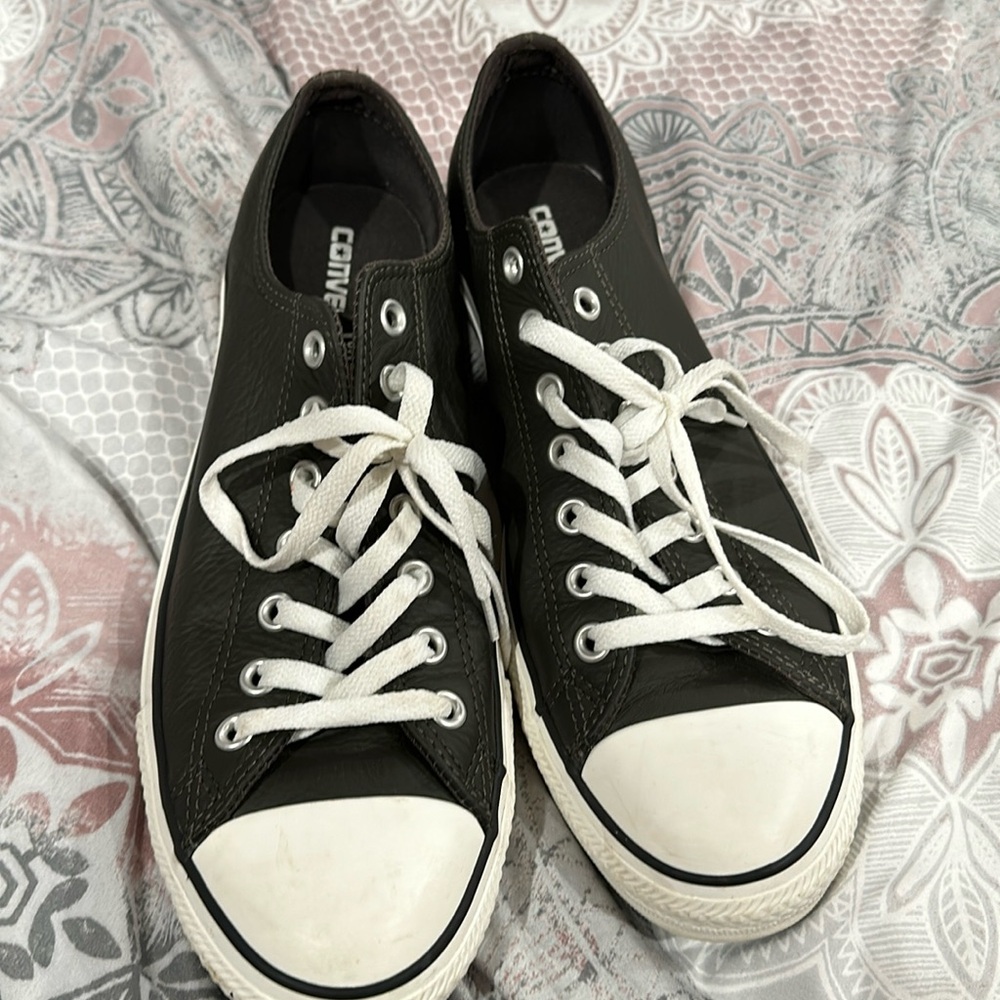 10.5 men’s leather Converse
